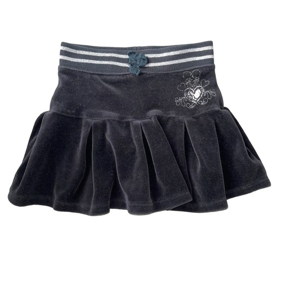 Girls 6 Children's Place Black Velour Pleated Skirt Silver Sparkle Hearts - Picture 1 of 3